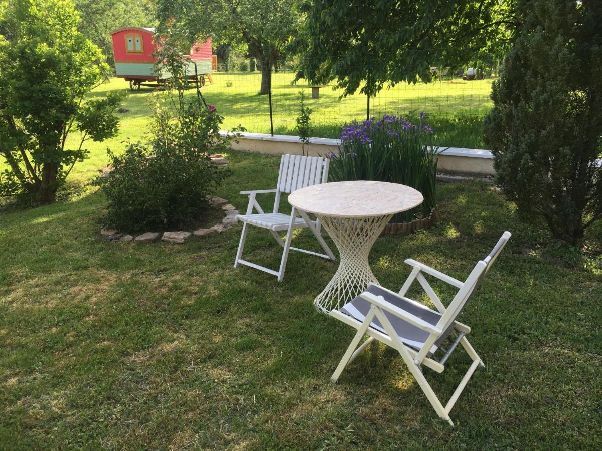 Les Chambres De Marthe Mesnay Exterior foto